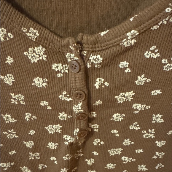 Hollister Flower Tee - Picture 6 of 7